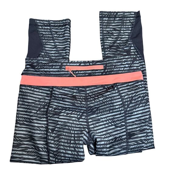 Lululemon Run Inspire Crop II, Full On Luxtreme, Black Grapefruit, Size 6 - Picture 8 of 10